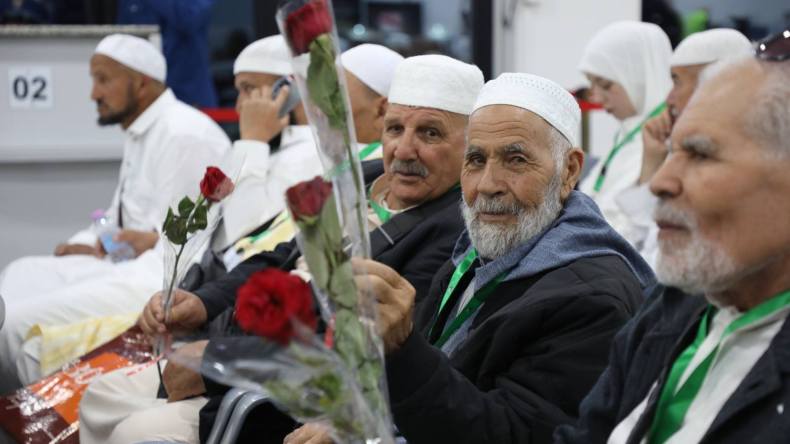 حج 2026.. وصول أول فوج من الحجاج الجزائريين إلى المدينه المنورة