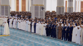 رئيس تشاد يُؤدي صلاة الجمعة بجامع الجزائر