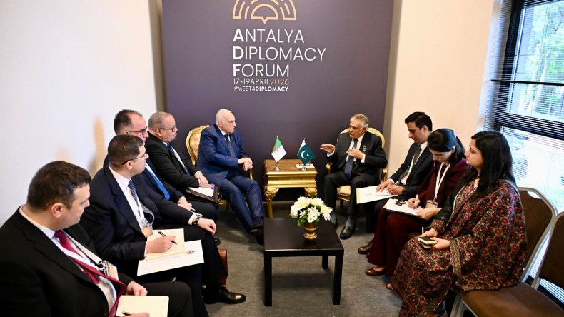 عطاف يشيد بجهود باكستان للتوصل إلى اتفاق لوقف إطلاق النار