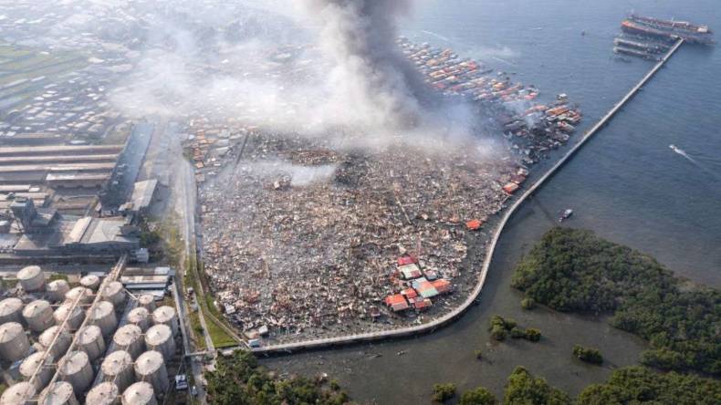 ماليزيا.. حريق ضخم يلتهم 200 منزل ويشرد المئات (فيديو)  