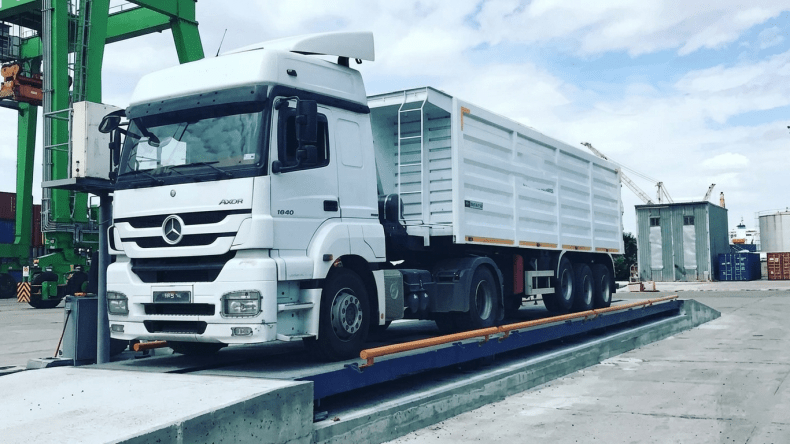 اتفاقية مرتقبة لتزويد الدرك بتجهيزات مراقبة حمولة شاحنات البضائع