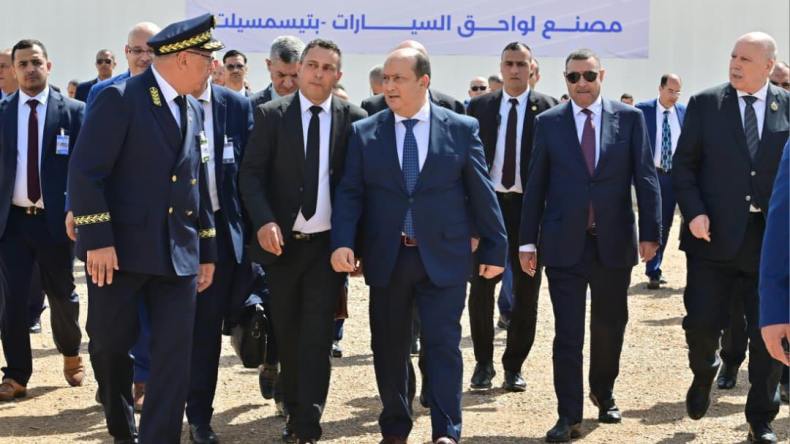 الوزير الأول يُدشن مشروع إنتاج مكونات ولواحق السيارات بتيسمسيلت