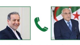 عطاف يؤكد لنظيره الإيراني ضرورة تكثيف الجهود للوصول إلى حل دبلوماسي للصراع