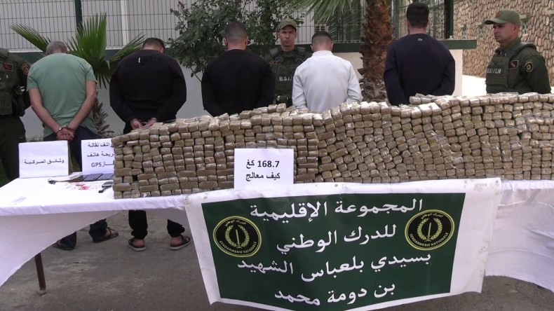 دفاع: توقيف 5 أشخاص وحجز أكثر من قنطار “كيف” بسيدي بلعباس