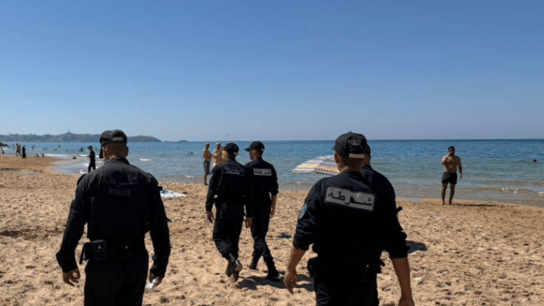 عملية واسعة لتعزيز مجانية الشواطئ في وهران (صور)