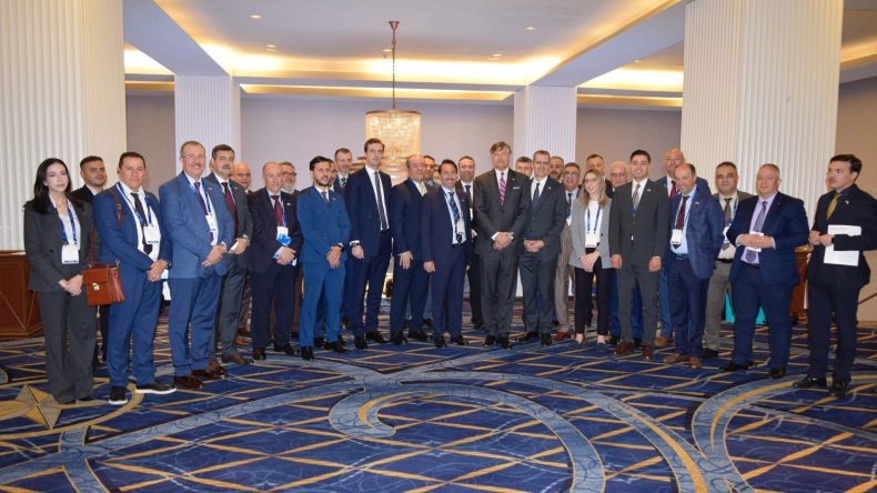 وفد رجال أعمال جزائريين يبحث تعزيز الاستثمارات مع مسؤولين أمريكيين