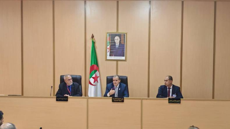 رزيق يبحث مع البنوك آليات تمويل وتوطين عمليات البيع على الحالة