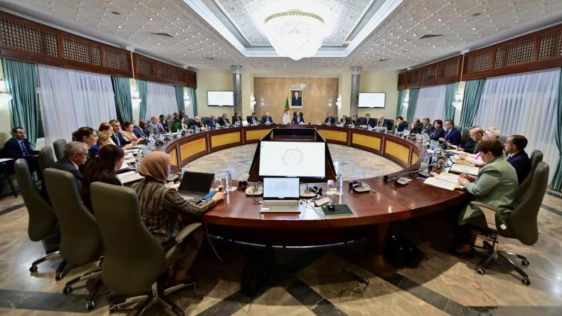 الحكومة تدرس إنشاء نظام وطني رقمي لدعم اتخاذ القرار