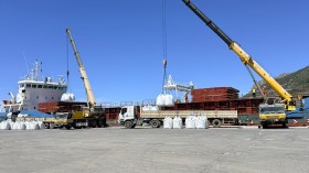 ميناء تنس يسجل حركية قوية في تصدير الكلنكر والإسمنت