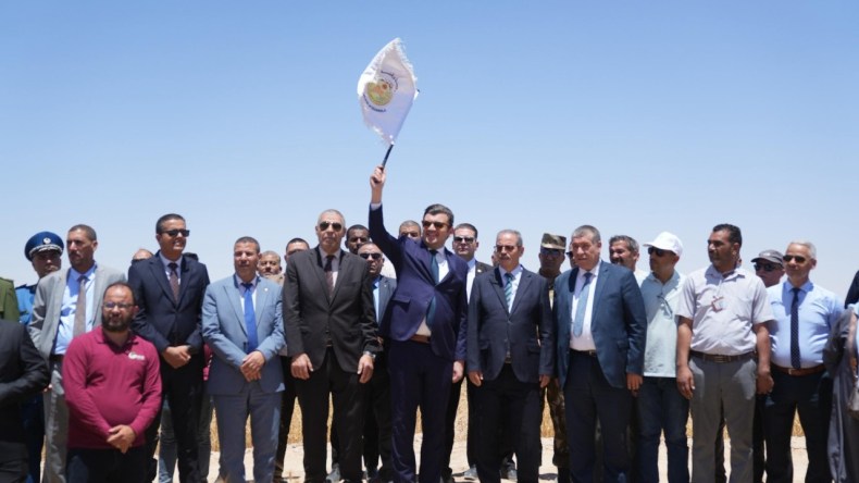 وزير الفلاحة يتفقّد تقدم برنامج كهربة محيطات الزراعات الاستراتيجية في الجنوب (صور)