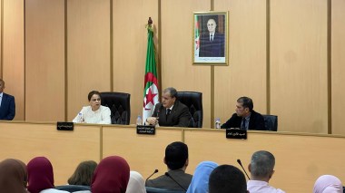 رزيق يشيد بجهود مستخدمي القطاع ويدعو إلى تعزيز العمل الجماعي
