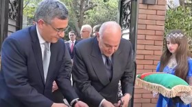 M. Attaf inaugure le nouveau siège du Centre culturel algérien au Caire