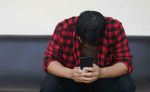 هاتفك يعرف أنك مصاب بالاكتئاب قبل أن تشعر به؟