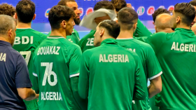 المنتخب الجزائري لكرة اليد يباشر تحضيراته بوديتين أمام تونس