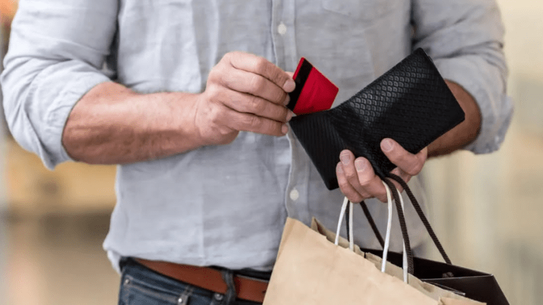 لماذا تندفع لشراء أشياء لا تحتاج إليها؟