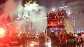 أبطال إفريقيا يجوبون شوارع العاصمة في موكب احتفالي