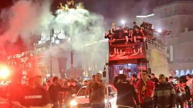أبطال إفريقيا يجوبون شوارع العاصمة في موكب احتفالي