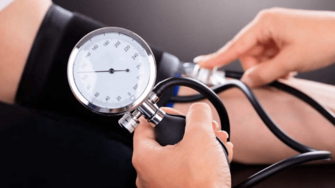 10 أخطاء قد تُؤثر على دقة قياس ضغط الدم