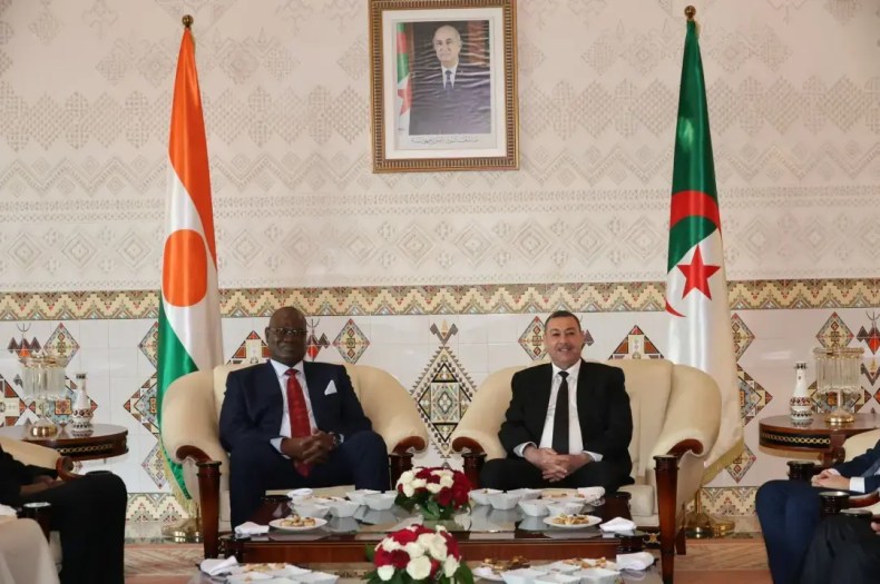 Sayoud accueille le ministre d’Etat, ministre de l’Intérieur, de la Sécurité publique et de l’Administration du territoire du Niger