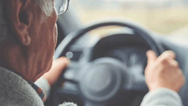 ضعف الرؤية خلف المقود يهدد حياة الجزائريين على الطرقات
