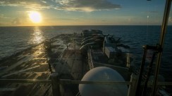 Deux destroyers américains franchissent le détroit d’Ormuz après avoir repoussé une attaque iranienne