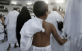 ترند الاعتمار مع الصغار بين التدين والتفاخر