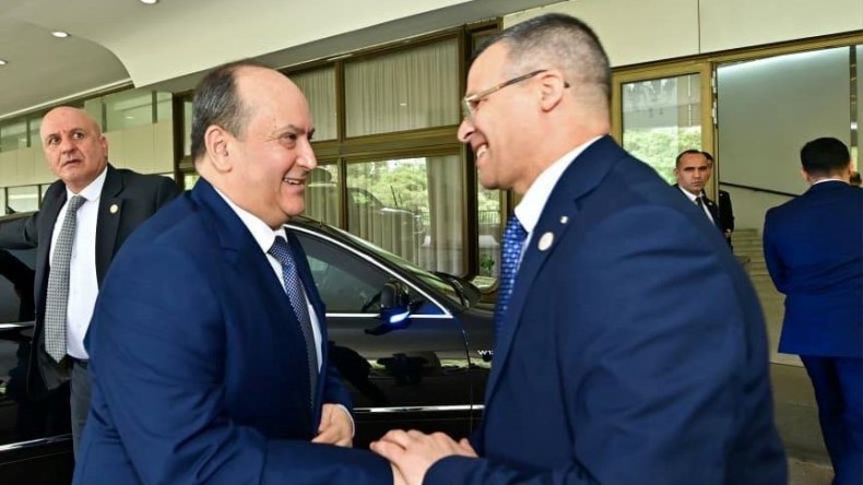 الوزير الأول يفتتح يوما إعلاميا حول فعالية “الشباك الوحيد للاستثمار”