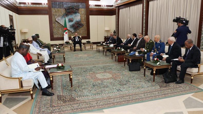 الرئيس تبون يستقبل وزير داخلية النيجر (فيديو)