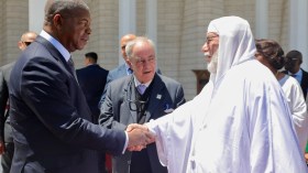رئيس أنغولا يزور جامع الجزائر