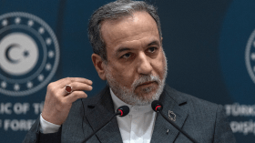 عراقجي: “مقامرة نتنياهو” كلفت أمريكا 100 مليار دولار