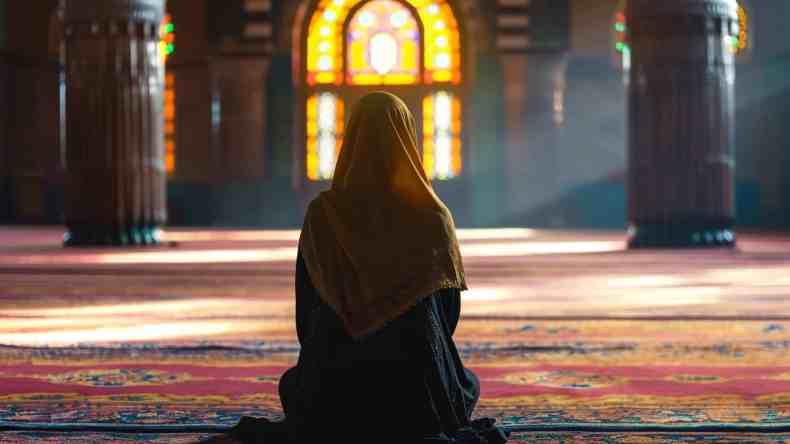 ملتزمات يهجرن بيوت الله حفظا للخصوصية والستر