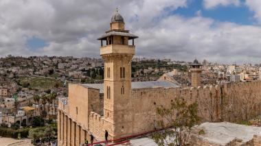 وزارة الأوقاف الفلسطينية تستنكر “اعتداء” الاحتلال على الحرم الإبراهيمي في الخليل