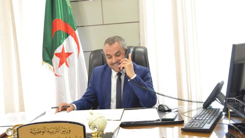 سعداوي يحثّ “المتفوّقات” على تمثيل الجزائر في المحافل العلمية الدولية