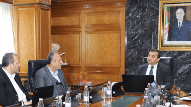 وزير المحروقات يستقبل رئيس شركة “Farayand” الإيرانية للصناعات