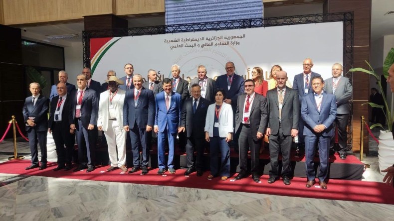 بالصور.. بداري يستقبل نخبة من الباحثين الجزائريين بالخارج