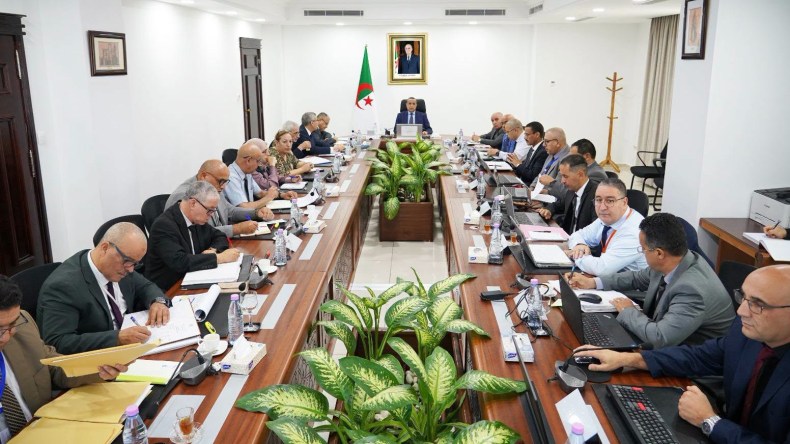 عجال يتابع ملفات رقم التعريف الوطني والدفع الإلكتروني وكواشف أول أكسيد الكربون