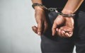 وضع سارق عدّة محلات تجارية في بئر خادم رهن الحبس (فيديو)
