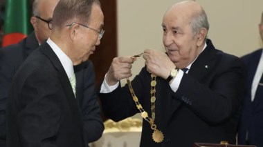 Le Président de la République décerne à l’ancien SG des Nations Unies Ban Ki-moon la médaille “Athir” de l’Ordre du Mérite National