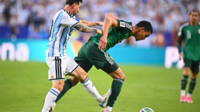 لماذا لم يعاقَب ميسي بعد اعتدائه على ماندي؟