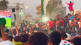 جزائريون عاشوا ليلة بيضاء وجعلوا صباح الأحد عطلة غير معلنة