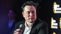 Elon Musk devient le premier trillionnaire de l’histoire sur le papier