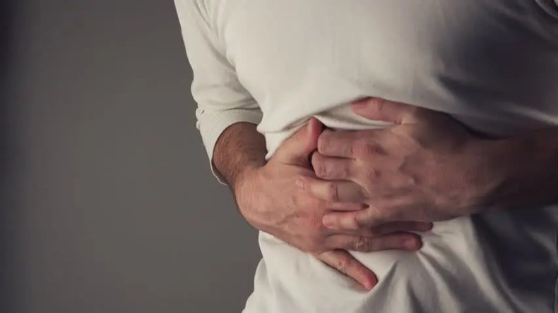 تسمّم 60 شخصا بعد تناولهم وجبات سريعة