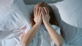 لهذا نتذكر المواقف المحرجة قبل النوم مباشرة؟