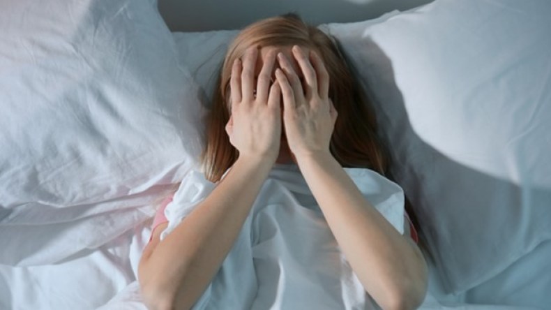 لهذا نتذكر المواقف المحرجة قبل النوم مباشرة؟