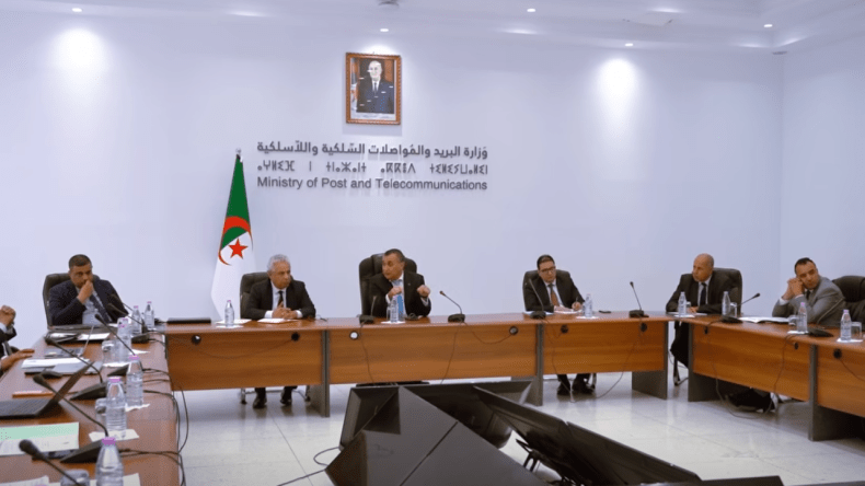 زروقي يلتقي متعاملي الهاتف النقال وسلطة ضبط البريد