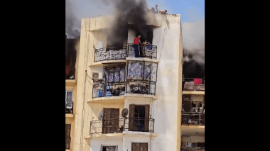 إشادة رسمية ببطل وهران الذي خاطر بحياته لإنقاذ طفلين من حريق عمارة