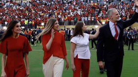 بالفيديو.. هكذا خطف ملك إسبانيا وابنتاه الأضواء في نهائي مونديال 2026!