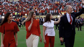 بالفيديو.. هكذا خطف ملك إسبانيا وابنتاه الأضواء في نهائي مونديال 2026!