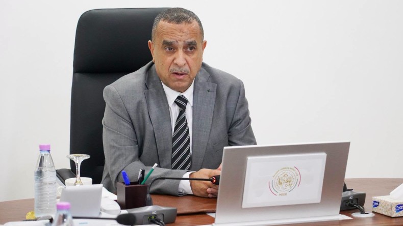 عجال يأمر بتسريع مشاريع الكهرباء ويشيد بأداء سونلغاز خلال موجة الحر