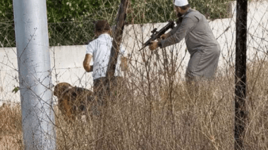 فلسطيني يطلق النار باتجاه قوات الاحتلال والمستوطنين في قرية تل
